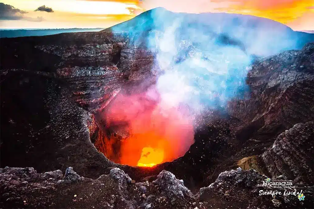 Volcan Masaya Nicaragua tours