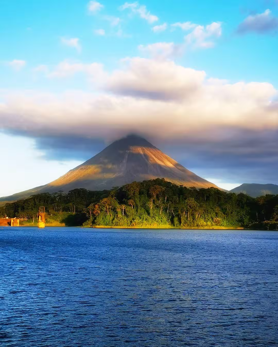 Místico Arenal Hanging Bridges and Volcano Private Expedition